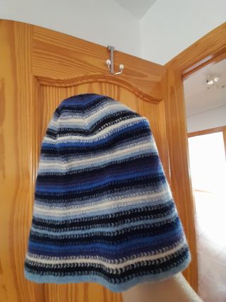 Conjunto bufanda y gorro blanco azules FRANGI.