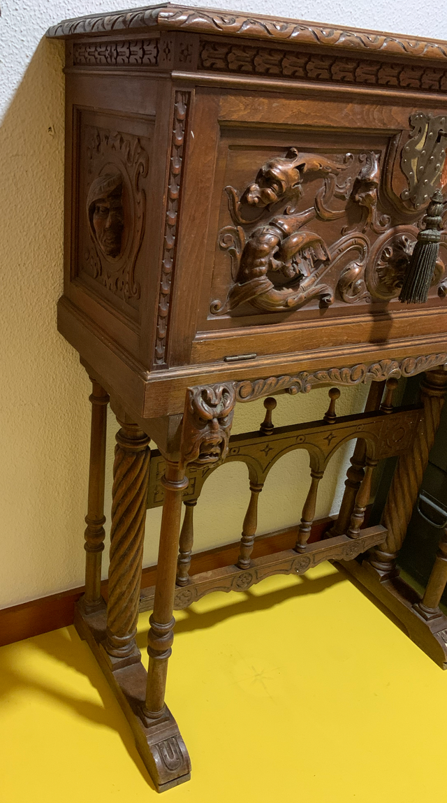 Bargueño castellano antiguo de madera