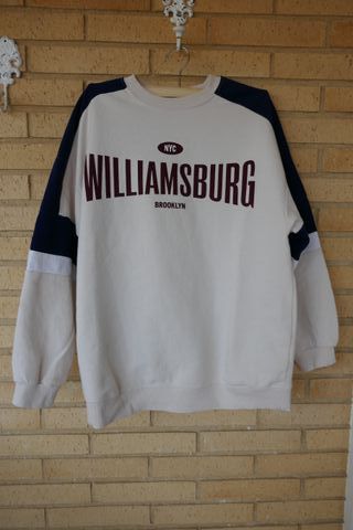 Conjunto: sudadera oversize + bermudas vaqueras