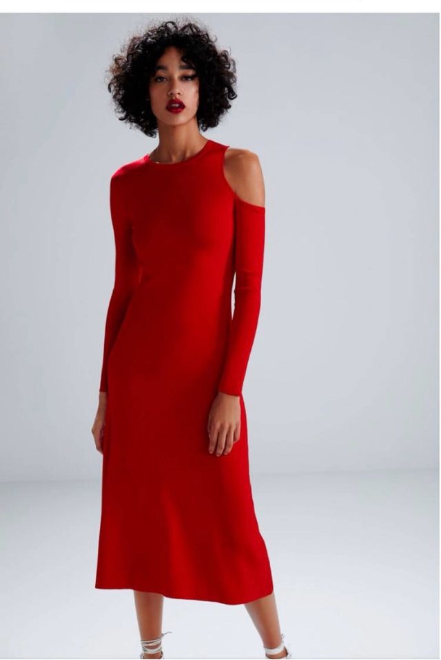 Vestido largo rojo Zara cut con etiqueta