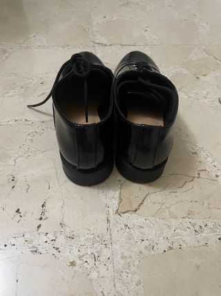 Zapatos de charol de mujer