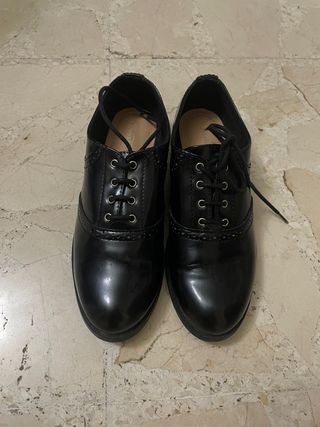 Zapatos de charol de mujer