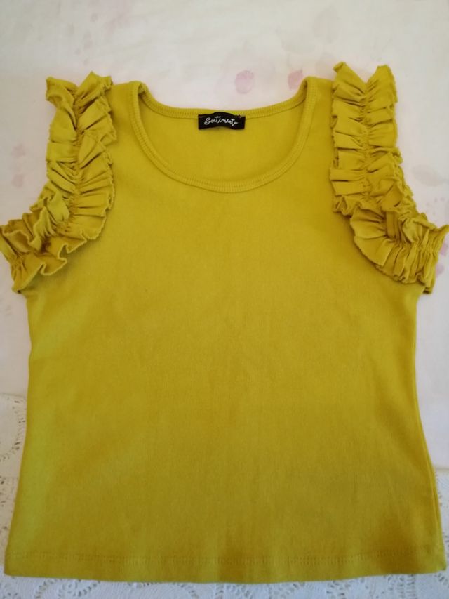 Canotta gialla con volantini