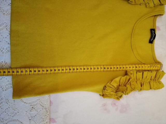 Canotta gialla con volantini