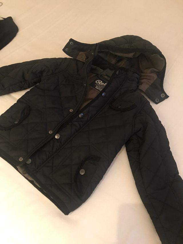 Chaqueta negro talla 5 / 6 años  SIN USAR