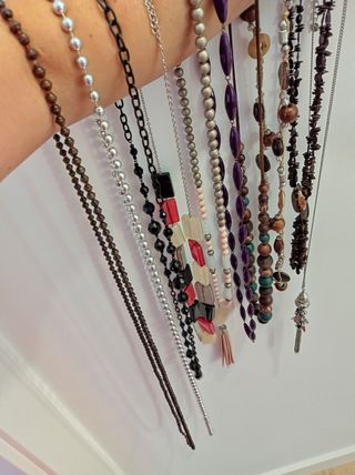 Collares, pendientes y pulsera
