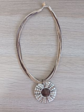 Collares, pendientes y pulsera