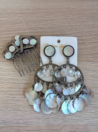 Collares, pendientes y pulsera