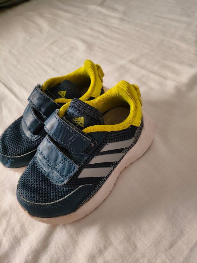 Deportivos adidas