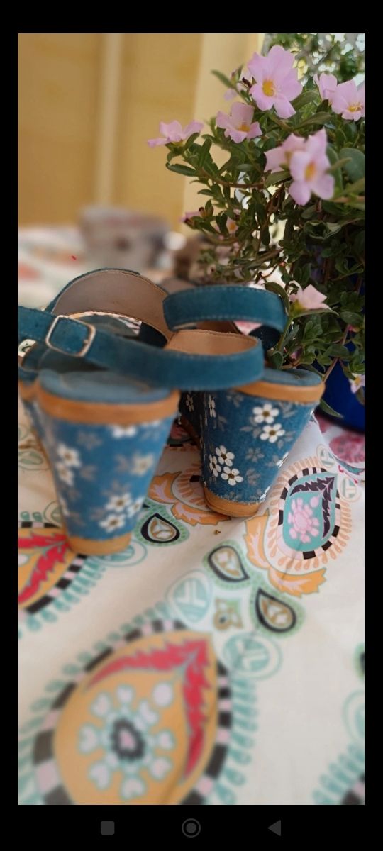 Sandali in vera pella