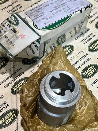 ERC2989 Tubo boca lleno aceite Land Rover V8