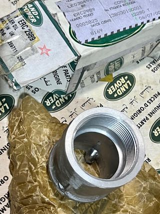 ERC2989 Tubo boca lleno aceite Land Rover V8