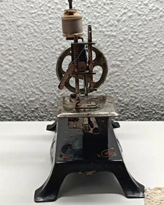 Maquina de coser antigua