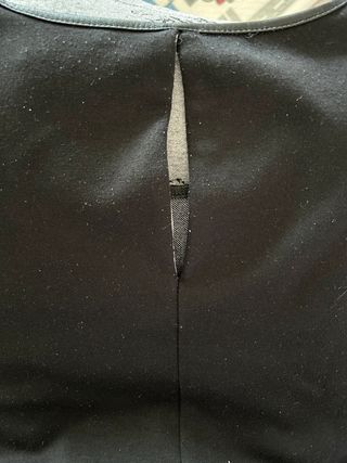 Vestito a manica corta con farfalle