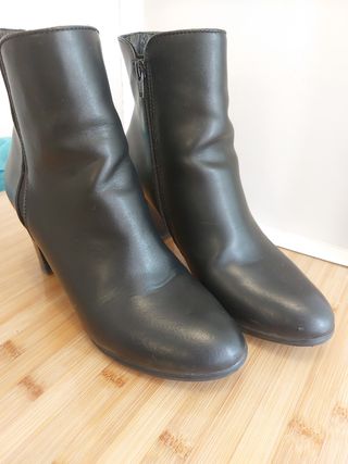 Botines tacón piel