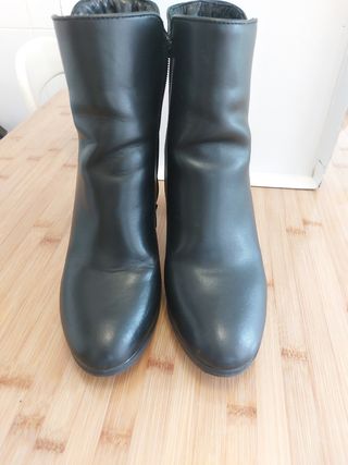 Botines tacón piel