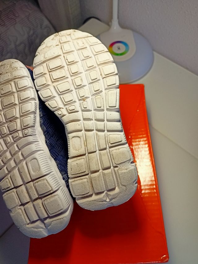 Calzado cómodo talla 24