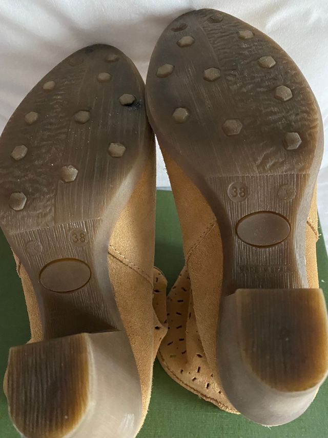 botines de ante color camel