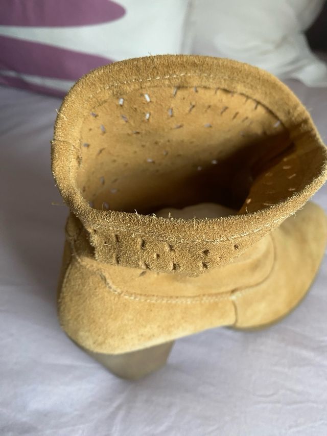 botines de ante color camel