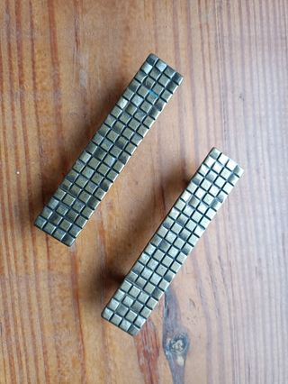 Tiradores color laton envejecido.