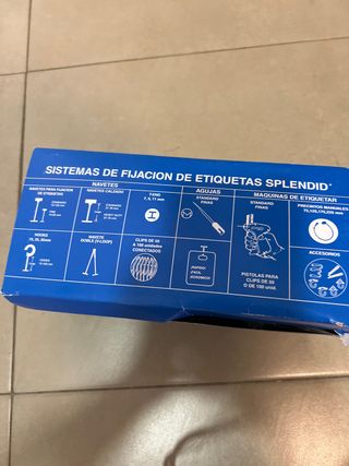 caja fijacion de etiquetas ropa