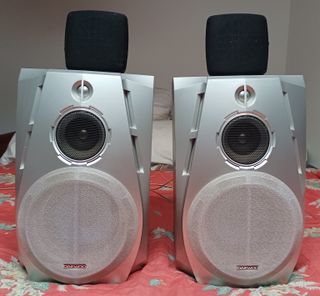 4 ALTAVOCES X 25 EUROS.