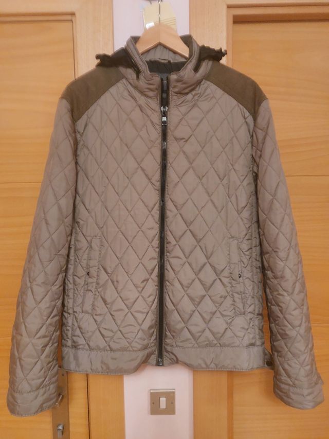 Cazadora Zara.Acolchada.Con capucha.Largo 63 cm