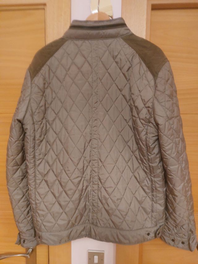 Cazadora Zara.Acolchada.Con capucha.Largo 63 cm