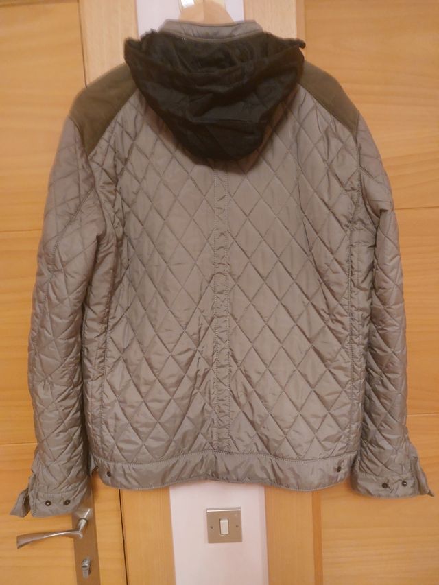 Cazadora Zara.Acolchada.Con capucha.Largo 63 cm