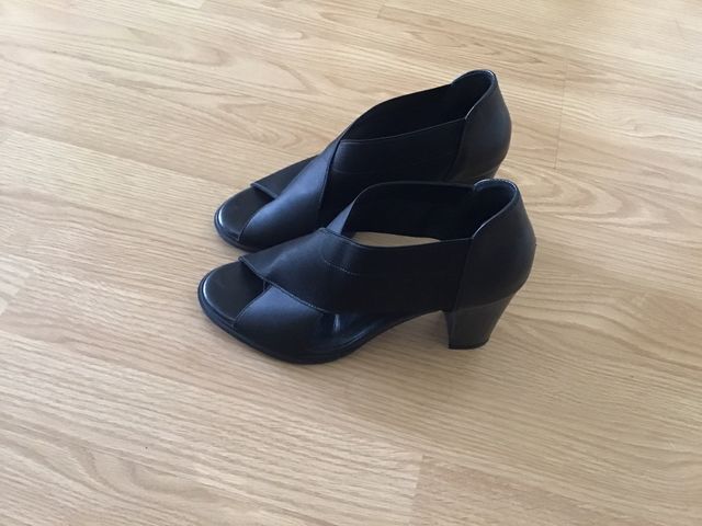 Sandalias con tacón Hispanitas