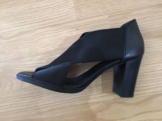 Sandalias con tacón Hispanitas