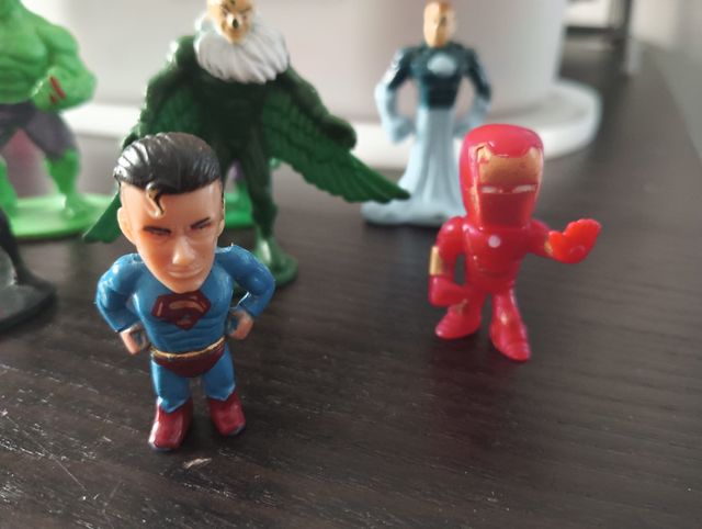 Superhéroes pequeños