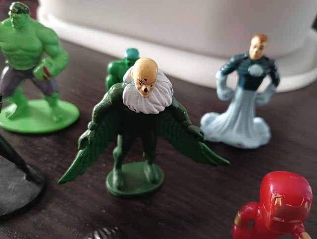 Superhéroes pequeños