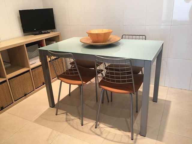 Mesa de cocina y 4 sillas