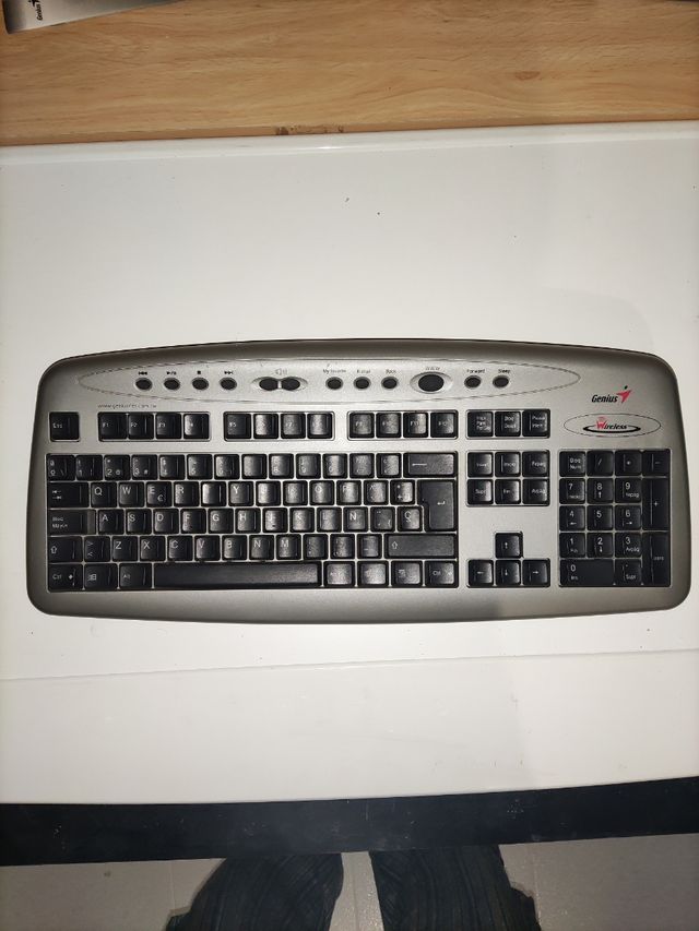 Teclado y ratón GENIUS wireless p2p