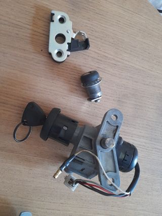 Cerradura arranque y tapa batería AEROX