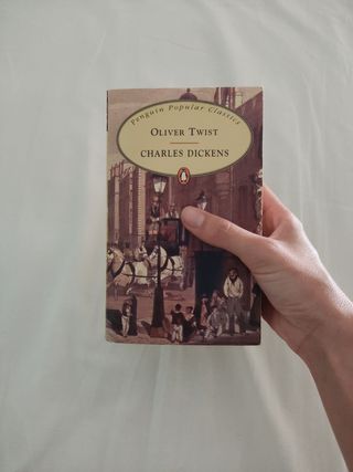 Libro Oliver Twist de Charles Dickens