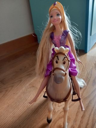 Rapunzel y su caballo