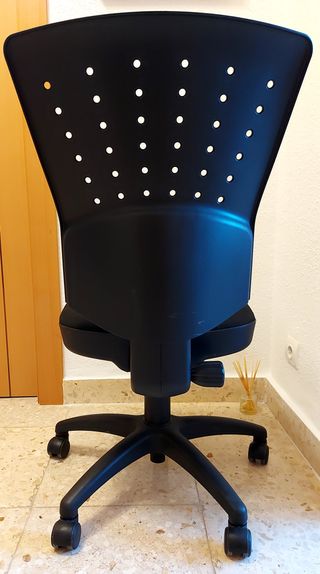 Silla negra de oficina/estudio con ruedas