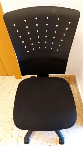 Silla negra de oficina/estudio con ruedas