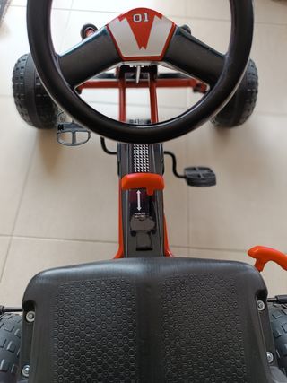 Macchina a pedali per bambini