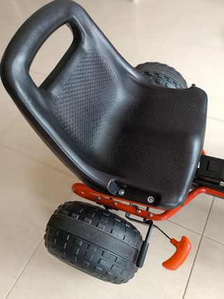 Macchina a pedali per bambini