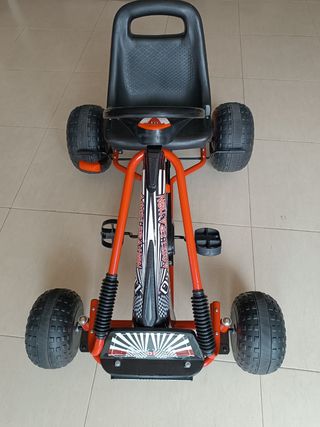 Macchina a pedali per bambini