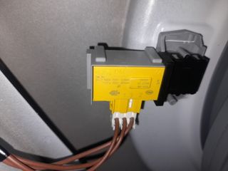 Interruptor puerta lavadora CANDY/HOOVER CS34 126