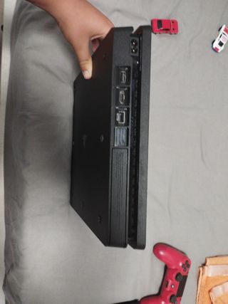 PS4 Slim 500gb + 2 mandos