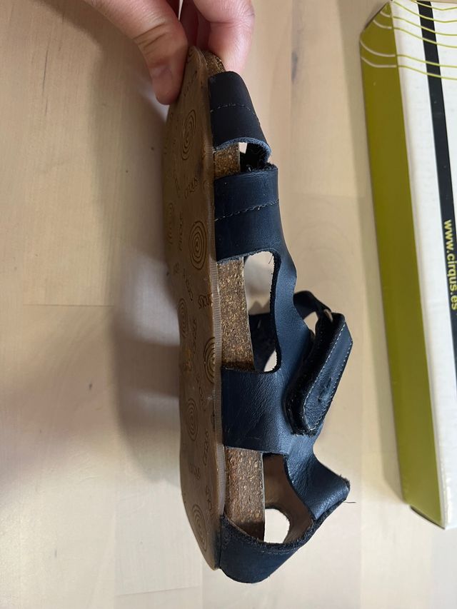 Sandalias anatómicas de piel. Talla 32