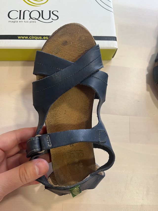 Sandalias anatómicas de piel. Talla 32