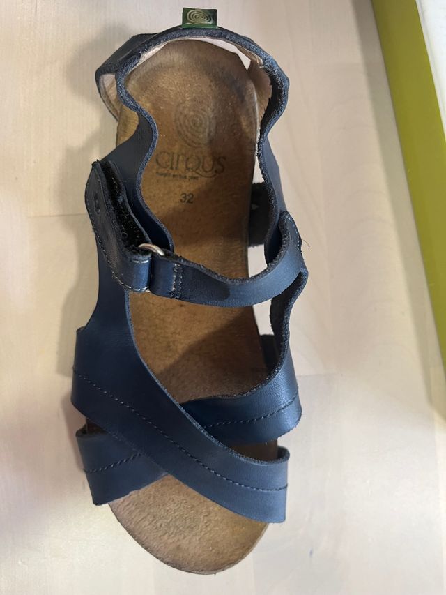 Sandalias anatómicas de piel. Talla 32