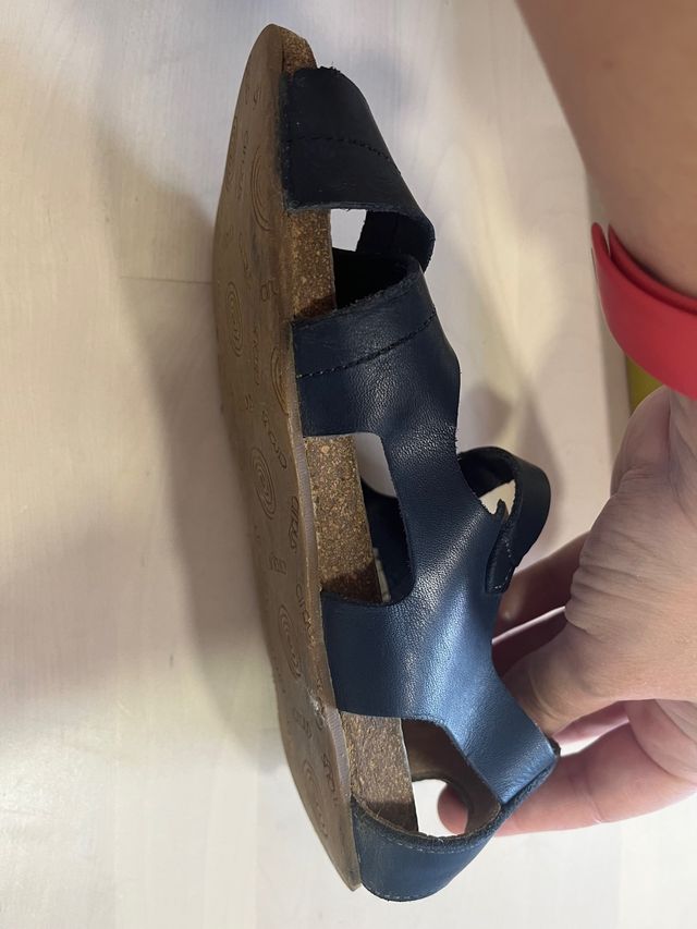 Sandalias anatómicas de piel. Talla 32