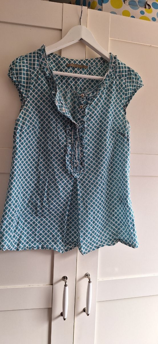 Blusa en blanco y verde. coquette 